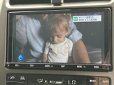 停車中には、地上デジタル放送をお楽しみいただけます。長距離移動の際の気分転換に最適です。