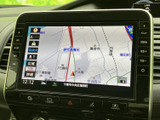 見やすい地図画面で、目的地までスムーズに案内。渋滞情報も確認でき、効率的なルート選択をサポートします。