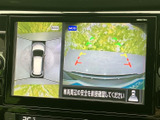 停車中にテレビや動画を楽しめるので、待ち時間も有効活用できます。後部座席の方にも快適な空間を提供します。