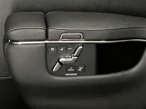 パワーシート搭載。微妙な調整が手軽にでき、最適なポジションで運転することが可能です。