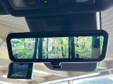 【デジタルインナーミラー】後席の大きな荷物や同乗者で後方が確認しづらい時でも安心!カメラが撮影した車両後方の映像をルームミラー内に表示。クリアな視界で状況の確認が可能です!