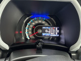 視認性の高いメーター類が、運転に必要な情報を的確に伝えます。落ち着いたデザインで、運転に集中できます。