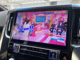 多彩なメディアに対応し、車内でのエンターテイメントを充実させてくれます。お好みの音楽や映像で、快適なドライブをお楽しみください。