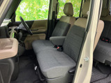 運転席からの視界は良好で、運転操作もスムーズに行えます。集中して運転できる、快適な空間を提供します。使いやすさにも配慮。
