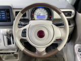 【純正革巻きステアリング】上質な革を使用することで、手にしっかり馴染みとても運転しやすいハンドルです♪