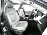 高いホールド性で運転姿勢が安定します。長距離ドライブでも疲れにくいのが魅力です。快適なドライビングライフをお送りください♪