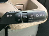 操作しやすい位置に配置されたウインカーレバー。スムーズな操作で、安全な車線変更をサポートします。直感的に操作できます。