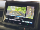 後方確認がしやすく、狭い道や駐車時も安心です。ガイドライン表示で、より正確な距離感が掴めます。安全運転をサポートします。