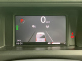 視認性の高いメーター類で、走行状況を的確に把握できます。運転に必要な情報を一目で確認でき、安全運転をサポートします。