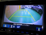 バックカメラの画像です。ガイドラインがスムースな車庫入れをサポートいたします。車庫入れの安心感がアップしますね。