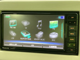 お好みの音楽を車内で楽しめます。CDやUSB、SDカードなど、様々なメディアに対応。快適なドライブのお供に最適です。