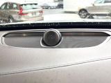 【Bowers & Wilkins】ボルボの上級プレミアムオーディオ。車内空間という特殊な環境に100年以上の伝統を持つイェーテボリ交響楽団の音響を再現した「コンサートモード」を搭載。