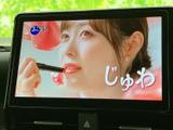 停車中には、TVや動画コンテンツを楽しめます。長距離移動時や休憩時間に、リラックスした時間を過ごせます。(※安全運転を心がけてください)。
