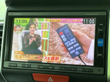 停車中にテレビや映像を楽しめるので、休憩時間も充実。家族や友人と一緒に、旅の思い出を共有できます。エンターテインメント機能が魅力です。