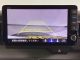 便利な3ビュー切り替え、ガイド線表示付きのバックカメラです。後退時、後方の視界をサポートします