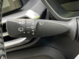雨天時でもクリアな視界を確保するワイパーレバー。操作も簡単で、安全な運転をサポートします。細かな設定も可能です。