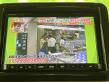 停車中に楽しめるTV機能。休憩時間などに番組を視聴し、リラックスした時間をお過ごしいただけます。長距離移動も快適になります。