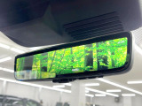 【デジタルルームミラー】後席の大きな荷物や同乗者で後方が確認しづらい時でも安心!カメラが撮影した車両後方の映像をルームミラー内に表示。クリアな視界で状況の確認が可能です!