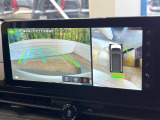 【アラウンドビューモニター】専用のカメラにより、上から見下ろしたような視点で360度クルマの周囲を確認することができます☆死角部分も確認しやすく、狭い場所での切り返しや駐車もスムーズに行えます。