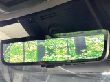 【デジタルインナーミラー】後席の大きな荷物や同乗者で後方が確認しづらい時でも安心!カメラが撮影した車両後方の映像をルームミラー内に表示。クリアな視界で状況の確認が可能です!
