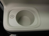 カップホルダーは運転席や助手席からちょうど手の届く位置です!!