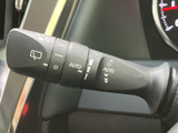 雨天時でもクリアな視界を確保。ワイパーの操作は簡単で、安全な運転をサポートします。