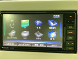 様々な機能を一台に集約したナビ・オーディオシステム。使いやすいインターフェースで、快適なカーライフをサポートします。長距離ドライブも楽しく過ごせるでしょう。