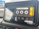 高精細なディスプレイが、運転中の情報提供をサポート。多彩な機能を搭載し、快適なドライブをさらに豊かにする頼れる相棒です。