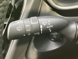 雨の日でもクリアな視界を確保できるワイパーレバーです。運転状況に合わせて、調整可能です。