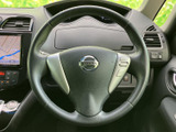 握りやすいステアリングは、運転操作をスムーズにします。快適なドライビングポジションを実現し、長距離運転でも疲れにくいでしょう。