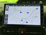 高精細な地図画面で、目的地までのナビゲーションをサポート。運転に集中しながら、スムーズな移動を実現できます。視認性も良好です。