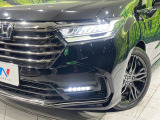 【LEDヘッドライト】悪天候や夜間走行時も良好な視界を確保し安心して運転できる高輝度LEDヘッドライトを装備!点灯速度が早く、消費電力も抑えられています。