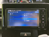 お気に入りの音楽を車内で手軽に楽しめます。様々なソースに対応しており、長距離ドライブも飽きさせません。快適な車内空間を演出します。