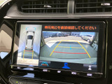 後方確認をサポートするモニター画面。駐車時の安全性を高めるだけでなく、狭い道での運転も安心です。運転に自信がない方にもおすすめです。