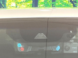 【プリクラッシュセーフティ】前方の車両等を検知し、衝突しそうな時は警報で注意を促し、ブレーキを踏む力をサポート。ブレーキを踏めなかった場合は衝突被害軽減ブレーキが作動、衝突回避をサポートします。