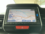 わかりやすい地図表示で、スムーズなナビゲーションを実現。細部まで表示されるので、初めての道でも安心です。渋滞情報も確認できます。