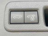 【パワーバックドア】スマートキーや運転席のボタンを押すだけでリアゲートが自動で開閉します!荷物を持っている時や、高い位置にあるバックドアを閉める際に便利な機能です♪
