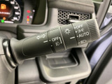 操作しやすいウインカーレバーは、スムーズな車線変更をサポートします。直感的に操作でき、安全運転に貢献します。