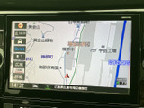 見やすい高精細画面で、目的地までスムーズに導いてくれます。細部まで鮮明な表示で、運転中の安心感を高めます。
