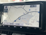 見やすい地図画面で、スムーズなナビゲーションを実現。渋滞情報も表示され、最適なルートを案内してくれます。安心して運転できます。