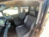 運転席のシートの高さを調節できるシートリフター機能が備わっています。身長の低い女性や広い視野を確保したい場合に役立ちます!車は一人一人の大切な空間!快適で、かつ安全なドライブを楽しみたいですね♪