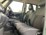 運転しやすい位置に配置された操作系が、スムーズな運転をサポートします。シートの形状も体にフィットし、快適なドライブを叶えます。