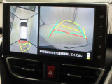 パノラミックビューモニター付きです。車両を上から見たような映像をディスプレイオーディオ画面に表示。運転席からの目視だけでは見にくい、車両周辺の状況をリアルタイムでしっかり確認できます。