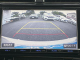 バックモニターで後方を確認し、安全な駐車をサポート。狭い場所でもスムーズに駐車できます。