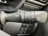 操作しやすいウインカーレバーは、スムーズな車線変更をサポートします。安全運転に貢献する機能です。