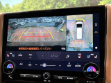 【パノラミックビューモニター】専用のカメラにより、上から見下ろしたような視点で360度クルマの周囲を確認することができます☆死角部分も確認しやすく、狭い場所での切り返しや駐車もスムーズに行えます。