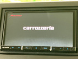 使いやすいインターフェースを備えたカーナビゲーションシステムで、快適なドライブをサポートします。豊富な情報で安心して運転できます。