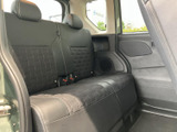 後部座席も広々としており、ゆったりとくつろげます。長距離移動でも疲れにくい設計です。同乗者も快適に過ごせます。