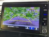 後方の状況を画面で確認できるバックモニター。狭い場所での駐車や車庫入れも安心です。安全な運転をサポートします。