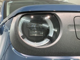 LEDヘッドライトは、点灯の瞬間から最大光量を発揮し、突然暗くなるトンネルなどでの安定感を高めます。